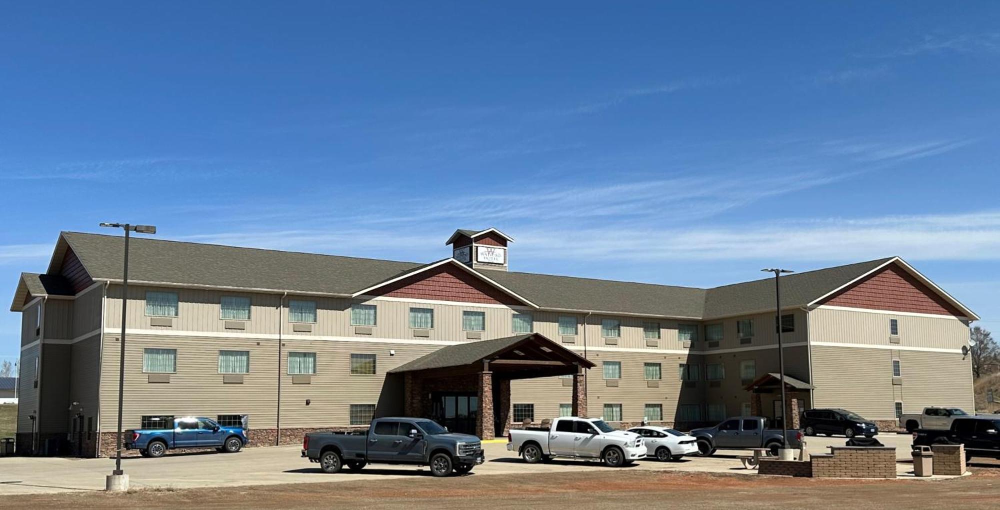 Готель The Watford Watford City Екстер'єр фото
