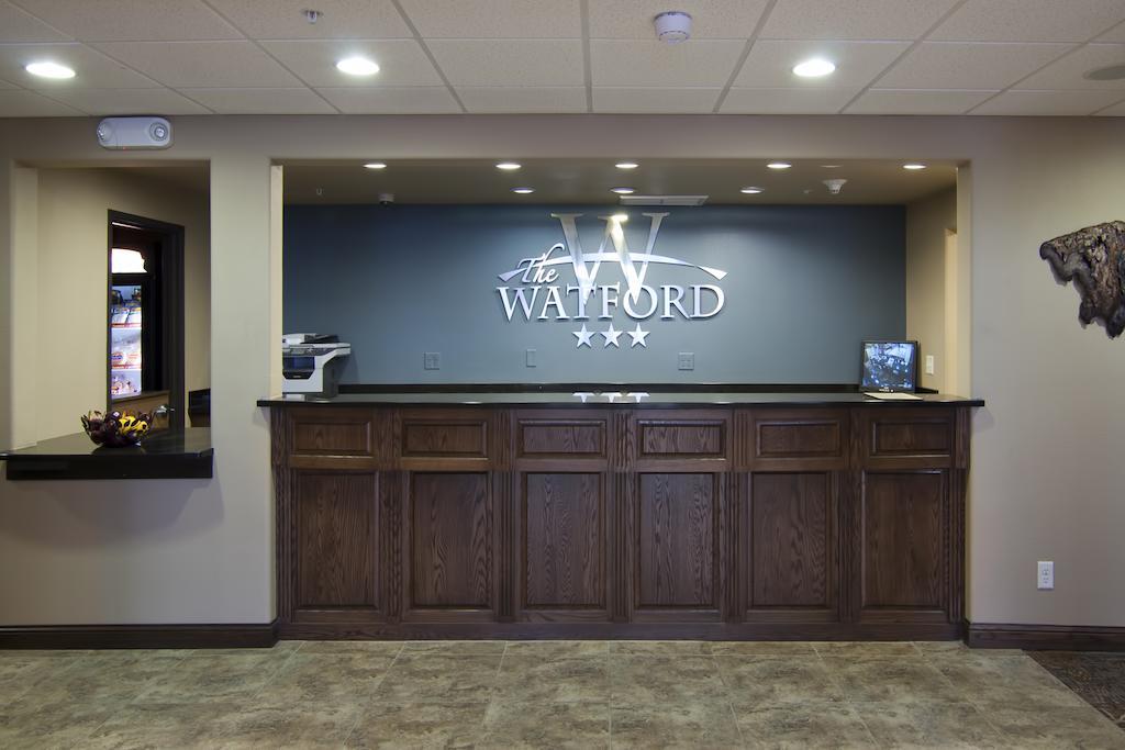 Готель The Watford Watford City Екстер'єр фото