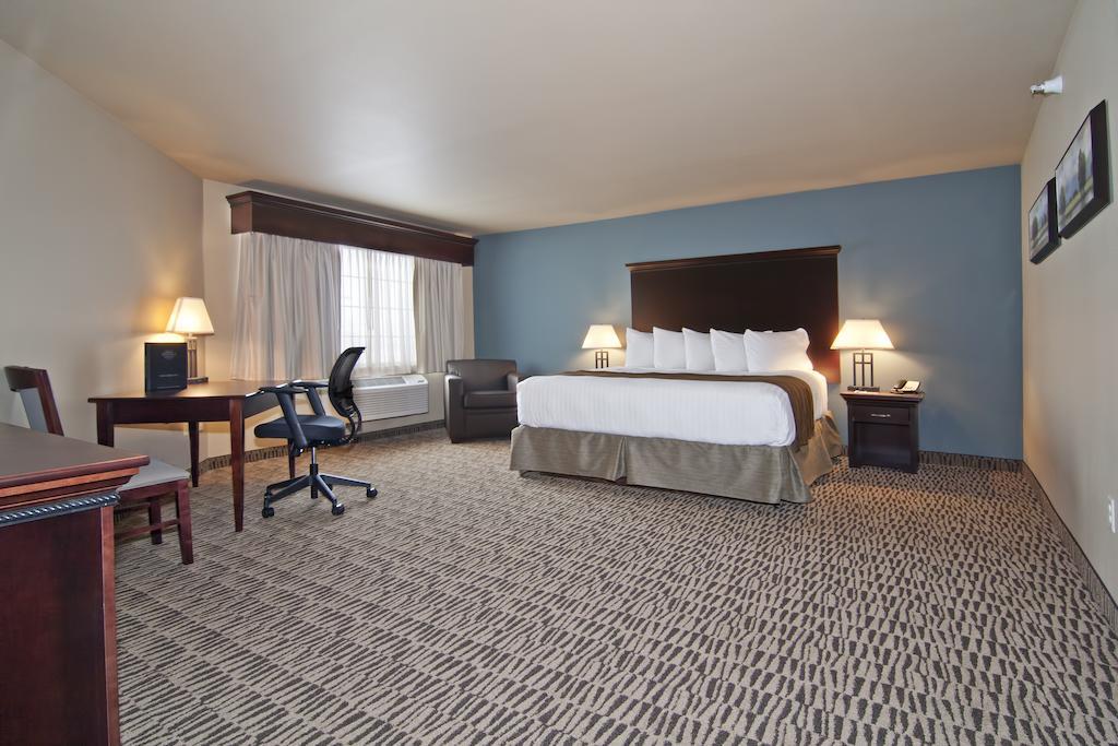 Готель The Watford Watford City Екстер'єр фото